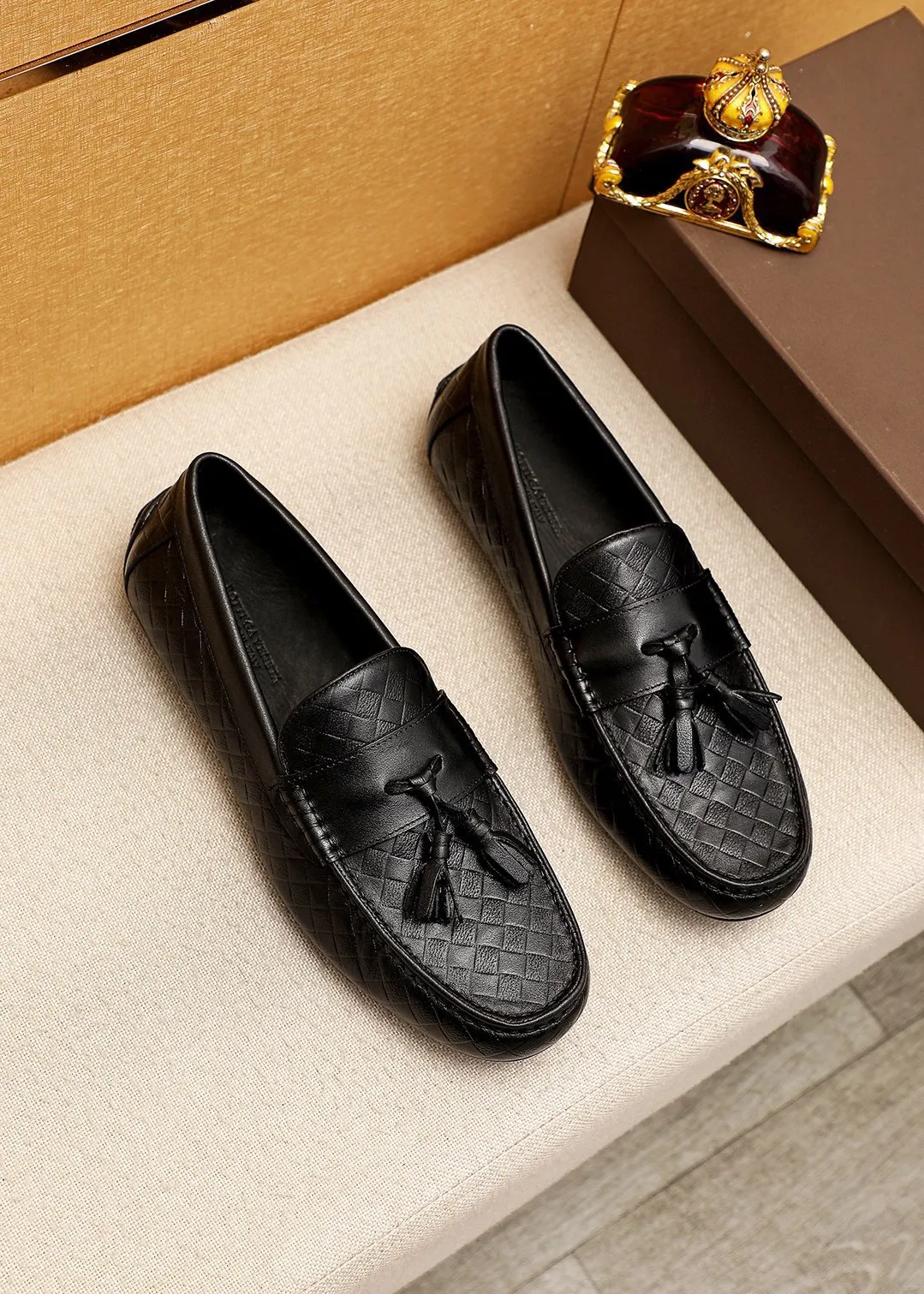 Men's Men's Shoes 💰: 420 💐BV Men's Slip-on Shoes® [BOTTEGA VENETA] Official website counter new model, one-to-one mold opening ⚠Italian calfskin embossed ➕Cow 🐂 leather lining. Driving slip-ons, available at counters, sizes 39-44 (38.45🉑️customized)